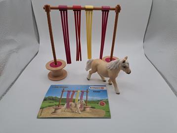 Schleich 42484 paard met hindernis beschikbaar voor biedingen