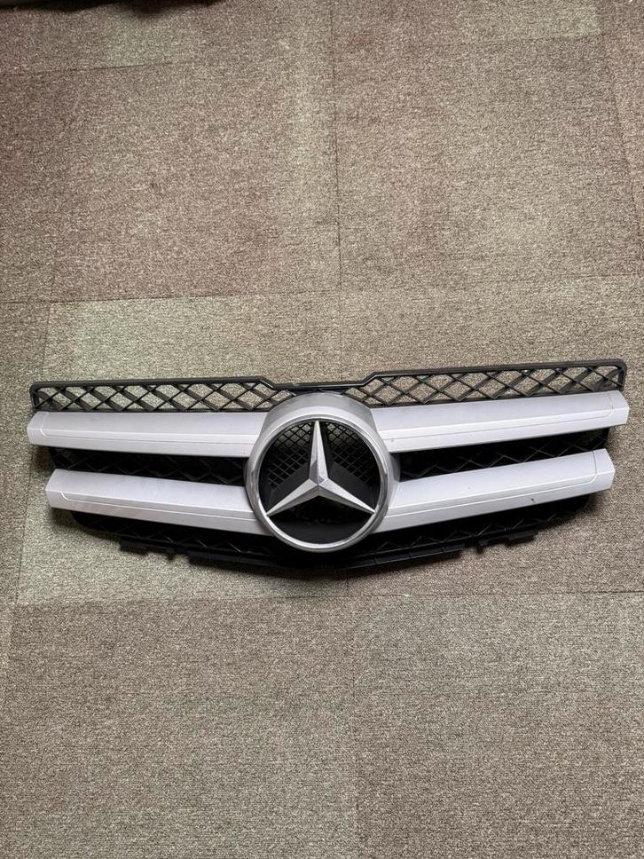 Mercedes-Benz grill W204 - origineel - A2048800283, Auto-onderdelen, Carrosserie en Plaatwerk, Bumper, Mercedes-Benz, Voor, Ophalen