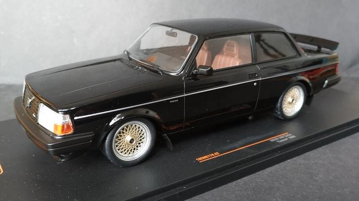 Volvo 240 Turbo 1983 Custom 1:18 Ixo Pol, Hobby en Vrije tijd, Modelauto's | 1:18, Nieuw, Auto, Overige merken, Verzenden