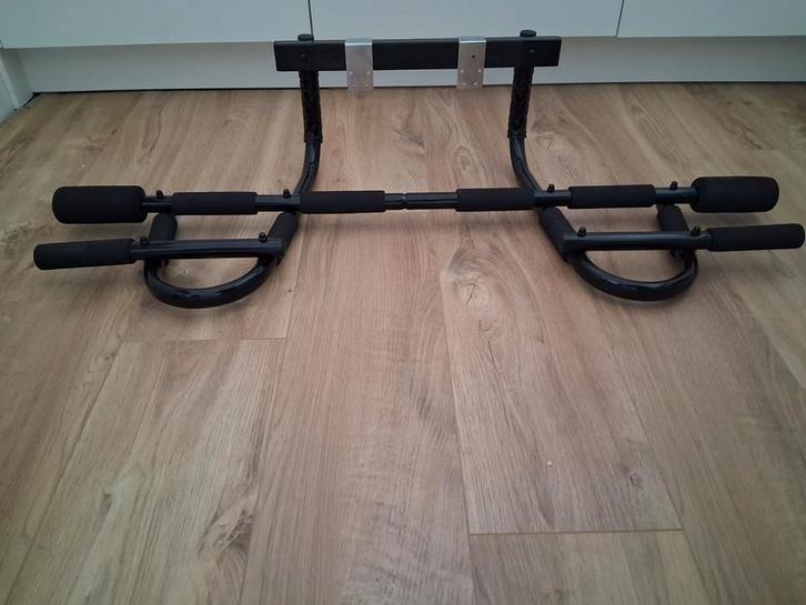 Optrekstang deurkozijn/muur 104cm breed,  40cm  diep., Sport en Fitness, Fitnessmaterialen, Nieuw, Oprekstang, Armen, Benen, Borst