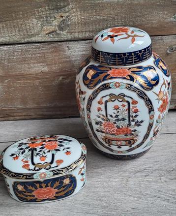 Mooi set van Hana Kago Mon beschikbaar voor biedingen