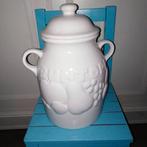 Rumtopf van wit aardewerk met fruitrelief, Ophalen