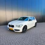 BMW 1-Serie 118I 125KW 5DR 2013 Wit, Auto's, 1-Serie, 65 €/maand, Achterwielaandrijving, 1280 kg