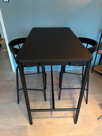 Zwarte Bartafel met Krukken beschikbaar voor biedingen