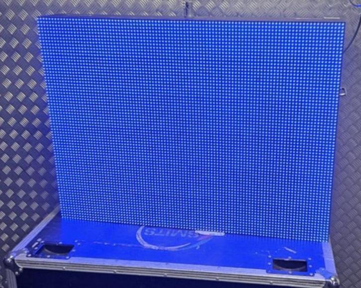 8 LED schermen +Flightcase 1MX80CM voor verhuur of reclame, Muziek en Instrumenten, Licht en Laser, Gebruikt, Licht, Kleur, Verzenden