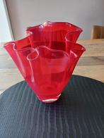 Vaas rood schulprand glas, Huis en Inrichting, Woonaccessoires | Vazen, Minder dan 50 cm, Glas, Zo goed als nieuw, Ophalen