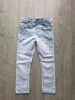 Zara Skinny Spijkerbroek Maat 98 - Zo goed als nieuw, Jongen of Meisje, Overige typen, Ophalen of Verzenden, Zo goed als nieuw