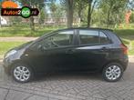Toyota Yaris 1.3 VVTi Cool, Auto's, Gebruikt, 4 cilinders, 995 kg, Bedrijf
