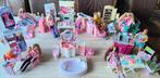 Barbie speelset met heel veel meubeltjes en 10 Barbies, Ophalen of Verzenden, Gebruikt, Barbie