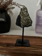 Mooi stuk pyriet op standaard, Ophalen of Verzenden, Mineraal