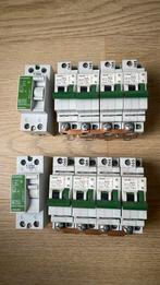 Holec 2 stuks Aardlekschakelaars & 8 Installatieautomaten, Hobby en Vrije tijd, Elektronica-componenten, Ophalen of Verzenden