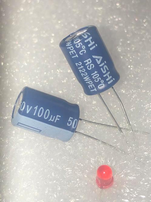 100uF 50v Aishi RS serie, Hobby en Vrije tijd, Elektronica-componenten, Nieuw, Ophalen of Verzenden