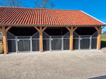 Paardenbox, paardenstal, staldeur, stalraam op maat gemaakt beschikbaar voor biedingen