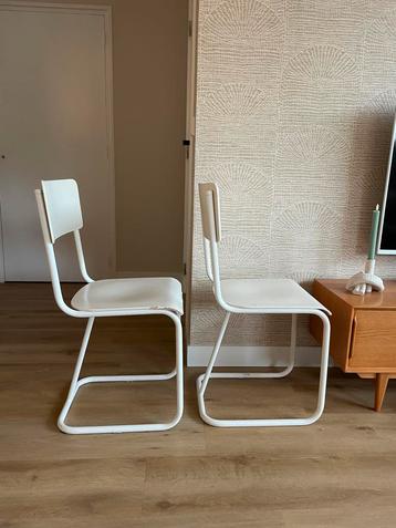 Vintage buisstoelen beschikbaar voor biedingen