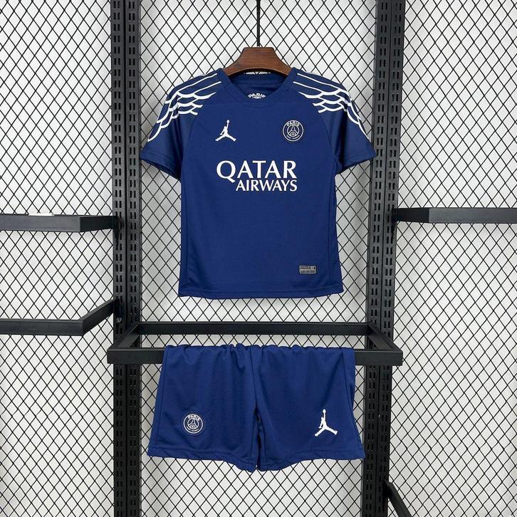 Psg 24/25 4e kinder setje alle maten beschikbaar, Kleding | Heren, Sportkleding, Zo goed als nieuw, Voetbal, Overige maten, Blauw