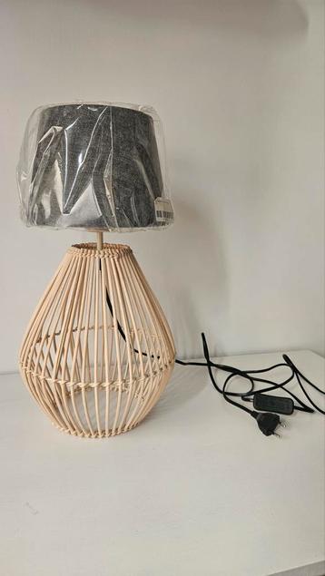 Rotan Lamp met Grijze Kap - Nieuw beschikbaar voor biedingen