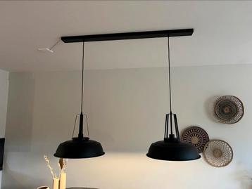2 industriele lampen met zwarte balk - 45cm beschikbaar voor biedingen