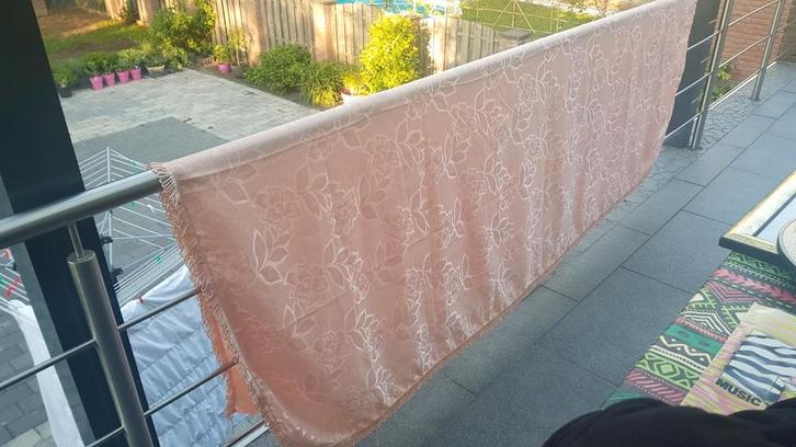 Zalmroze gordijnen met patroon erin, Huis en Inrichting, Stoffering | Gordijnen en Lamellen, Zo goed als nieuw, 200 cm of meer