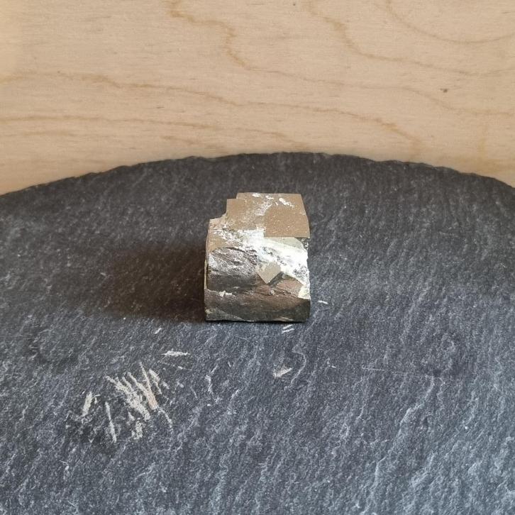 Pyriet, Verzamelen, Mineralen en Fossielen, Mineraal, Ophalen of Verzenden