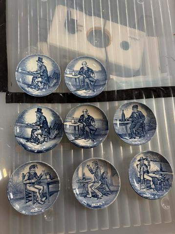 Bordjes dranksoorten van Royal Sphinx Holland by Boch beschikbaar voor biedingen