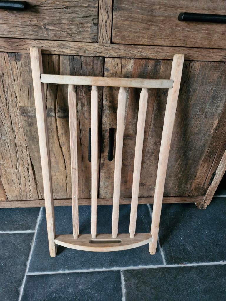 Oude houten afdruiprek., Ophalen