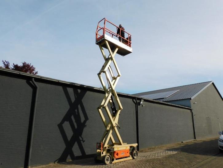 SCHAARHOOGWERKER JLG 2030ES WERKHOOGTE 7.9M DIRECT INZETBAAR, Zakelijke goederen, Machines en Bouw | Liften, Steigers en Ladders
