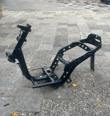 Zip frame 2015 snor beschikbaar voor biedingen