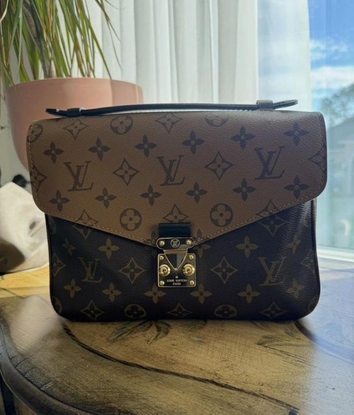 Louis vuitton pochette metis, Sieraden, Tassen en Uiterlijk, Tassen | Damestassen, Zo goed als nieuw, Schoudertasje, Bruin, Ophalen of Verzenden