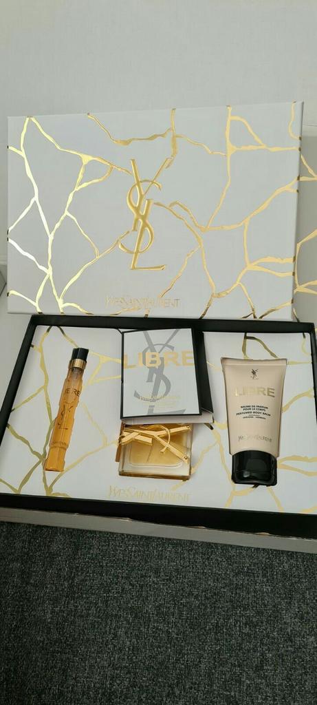 Yves Saint Laurent Libre eau de parfum 50ml+10ml en bodyloti, Sieraden, Tassen en Uiterlijk, Uiterlijk | Parfum, Nieuw, Ophalen of Verzenden
