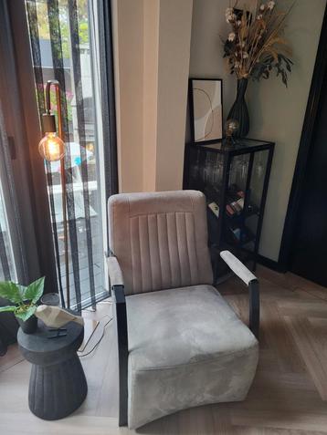 Grijs/groene fauteuil met armleuningen beschikbaar voor biedingen