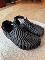Crocs x Salehe Bembury Black maat 43/44, Kleding | Heren, Schoenen, Slippers, Crocs, Zwart, Nieuw