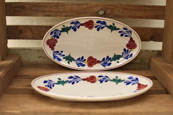 2 stuks P Regout boerenbont borden 46347, Huis en Inrichting, Keuken | Servies, Gebruikt, Bord(en), Wedgwood, Aardewerk, Ophalen of Verzenden
