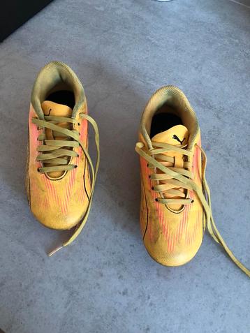 Jongens voetbalschoenen maat 30 beschikbaar voor biedingen