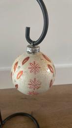 Oude kerstbal met figuurtjes/bloemen, Diversen, Kerst, Ophalen of Verzenden