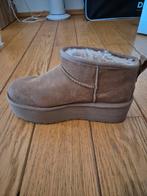 UGG's zo goed als nieuw, Kleding | Dames, Schoenen, UGG, Bruin, Lage of Enkellaarzen, Ophalen of Verzenden