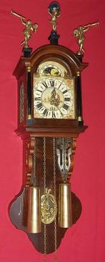 warmink wortelnoten staartklok met beelden op de kap, Antiek en Kunst, Antiek | Klokken, Ophalen