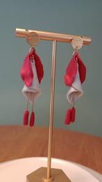 Unieke Oorbellen flower bud cone, Overige materialen, Hangers, Nieuw, Ophalen of Verzenden