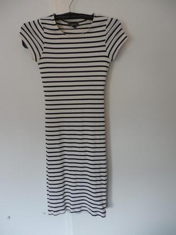 3x leuke jurkjes 36/38/40 beschikbaar voor biedingen