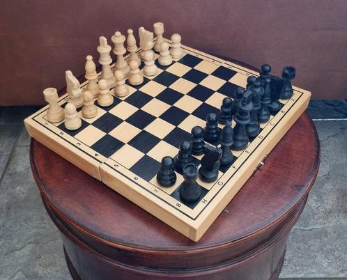 Inklapbaar houten schaakbord met houten schaakstukken, Hobby en Vrije tijd, Gezelschapsspellen | Bordspellen, Ophalen of Verzenden