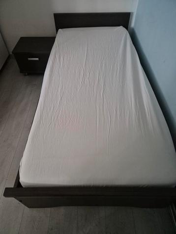 Stevig bed 95x210 + nachtkastje - Zeer nette staat! beschikbaar voor biedingen