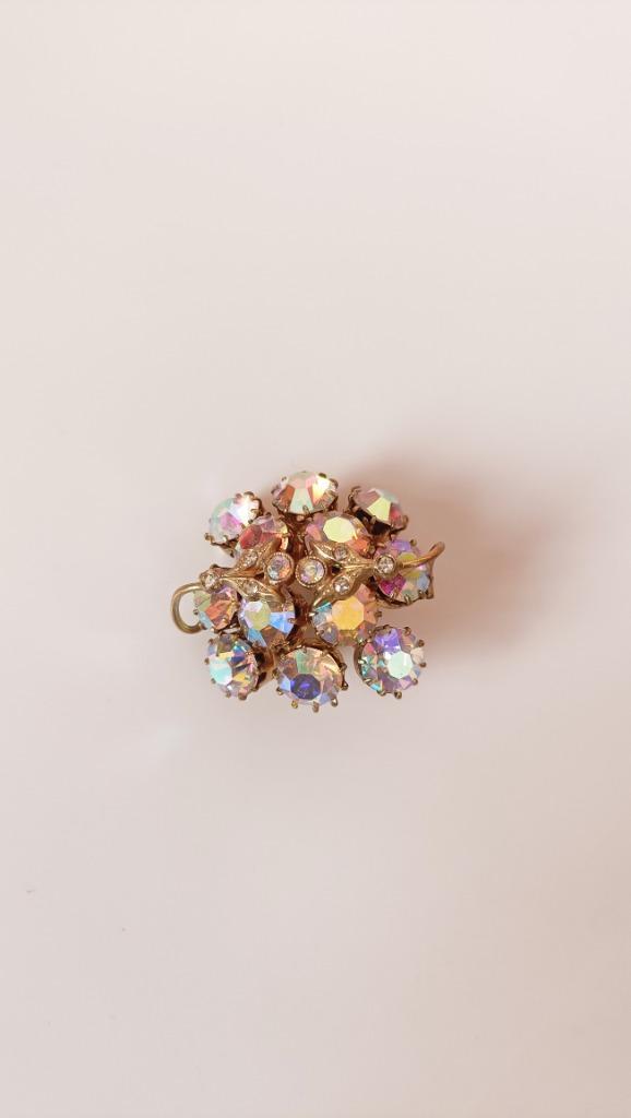 Vintage broche met regenboog steentjes, Sieraden, Tassen en Uiterlijk, Broches, Gebruikt, Overige materialen, Goud, Met strass