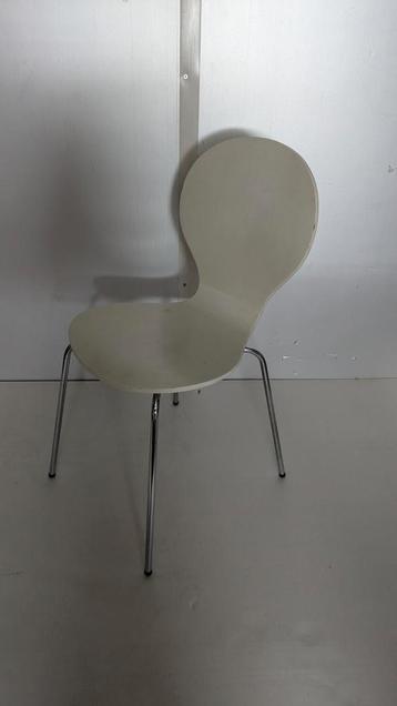 4 vlinderstoelen  beschikbaar voor biedingen