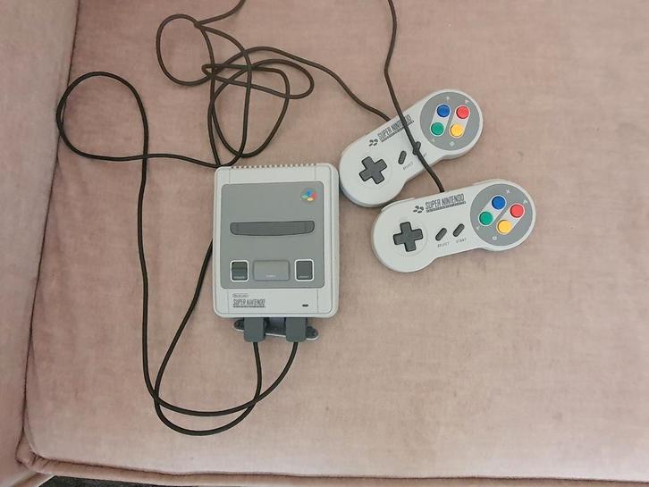 Super Nintendo Mini - Compleet!, Spelcomputers en Games, Spelcomputers | Nintendo Super NES, Zo goed als nieuw, Met 2 controllers