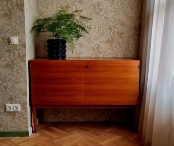 Mid Century Dressoir Notenhout Jaren '60 beschikbaar voor biedingen