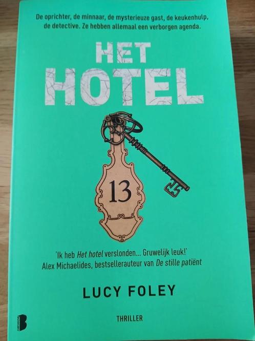 Lucy Foley - Het hotel, Boeken, Thrillers, Zo goed als nieuw, Nederland, Ophalen of Verzenden
