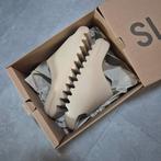 Yeezy Slide Bone 39, Ophalen of Verzenden, Nieuw, Overige kleuren