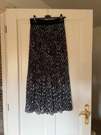 Zwart grijze maxi / lange rok one size (m/l), Kleding | Dames, Rokken, Maat 38/40 (M), Zwart, Ophalen of Verzenden, Zo goed als nieuw