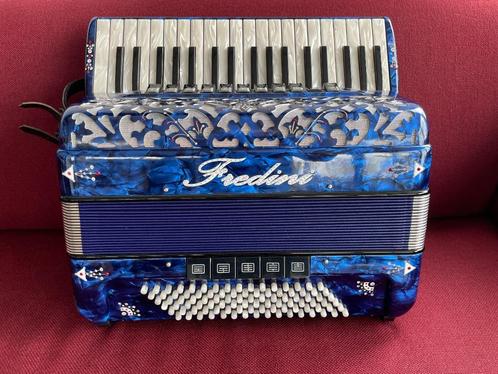 Z.g.a.n. italiaanse Fredini accordeon(Fisitalia) .4korig.96B, Muziek en Instrumenten, Accordeons, Zo goed als nieuw, Toetsaccordeon
