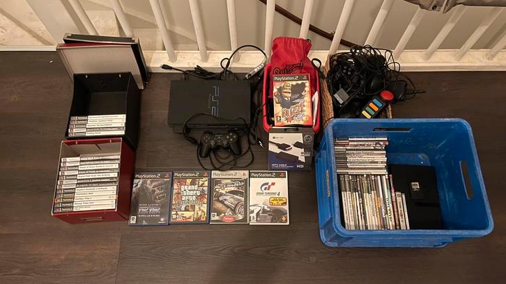 Playstation 2 met meerdere controllers en spellen, Spelcomputers en Games, Spelcomputers | Sony PlayStation 2, Gebruikt, Zwart