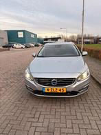 Volvo V60 D6 215pk Plug-in Hybrid 2015 Grijs, Auto's, Volvo, Automaat, 1849 kg, 1800 kg, Zwart